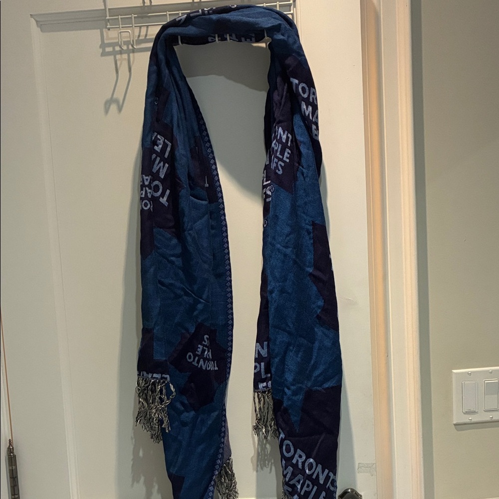 BNWT NHL Toronto Maple Leafs Fan Scarf in Blue👵MT - Picture 1 of 4